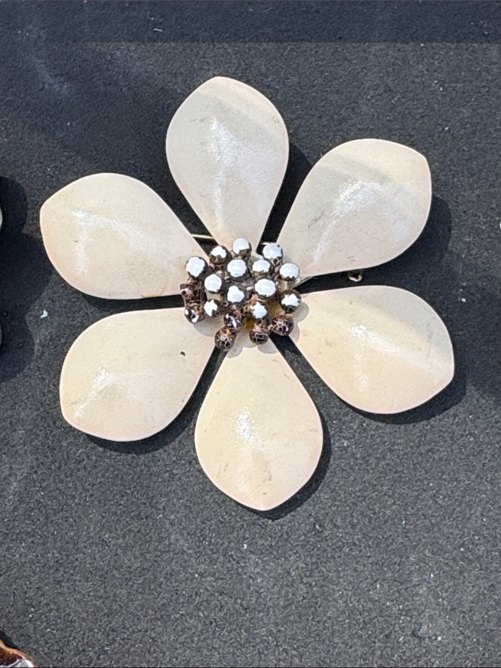 VINTAGE LOT OF SIX (6) ASSORTED METAL ENAMEL FLOWER BROOCHES PINS BROOCH - Picture 4 of 8